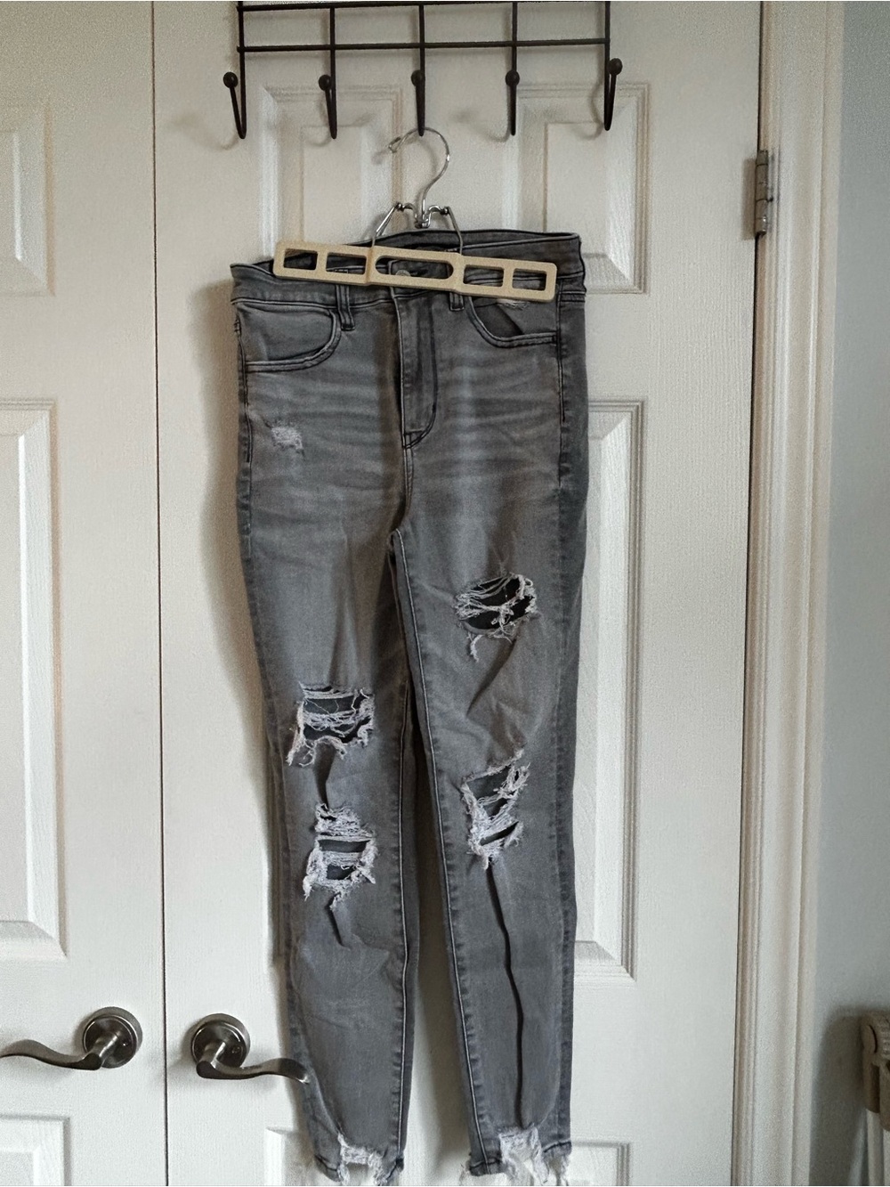 American Eagle Outfitters Gray Distressed Skinny Jeans